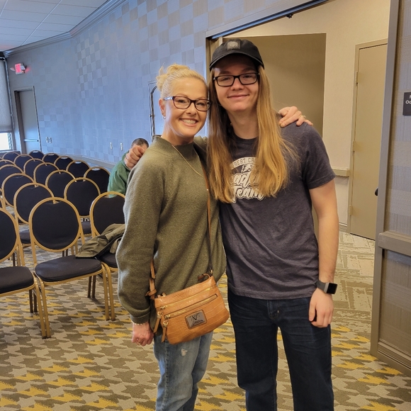 Meet your Posher, Christie - Picture 5 of 8